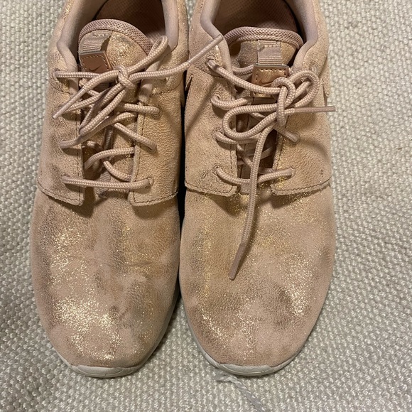 Nike Roshe One Premium Metallic Red Bronze 833928-900  womens 8 - Picture 2 of 6